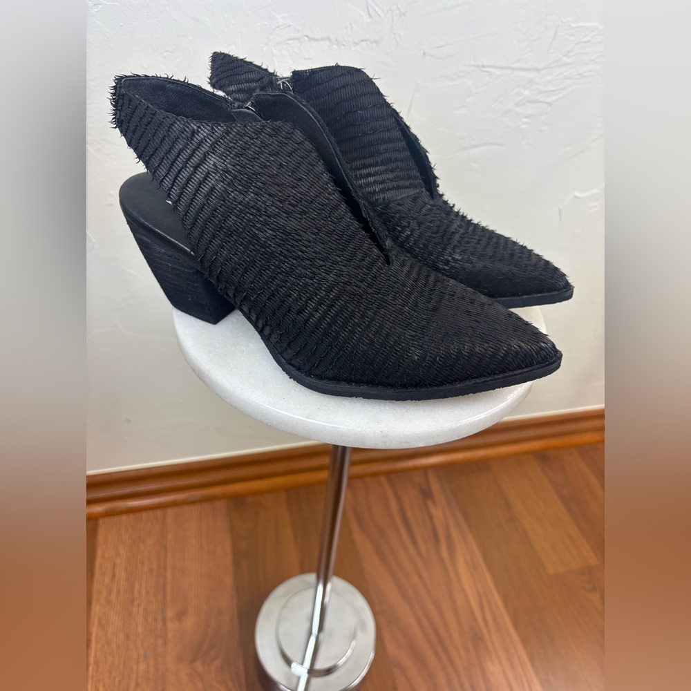 Antelope Black Textured Heels